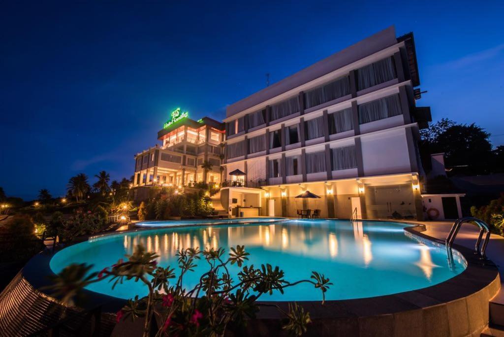 Hotel Santika Luwuk - Sulawesi Tengah Exterior photo