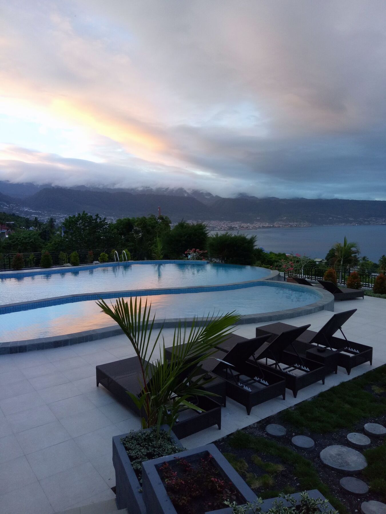 Hotel Santika Luwuk - Sulawesi Tengah Exterior photo