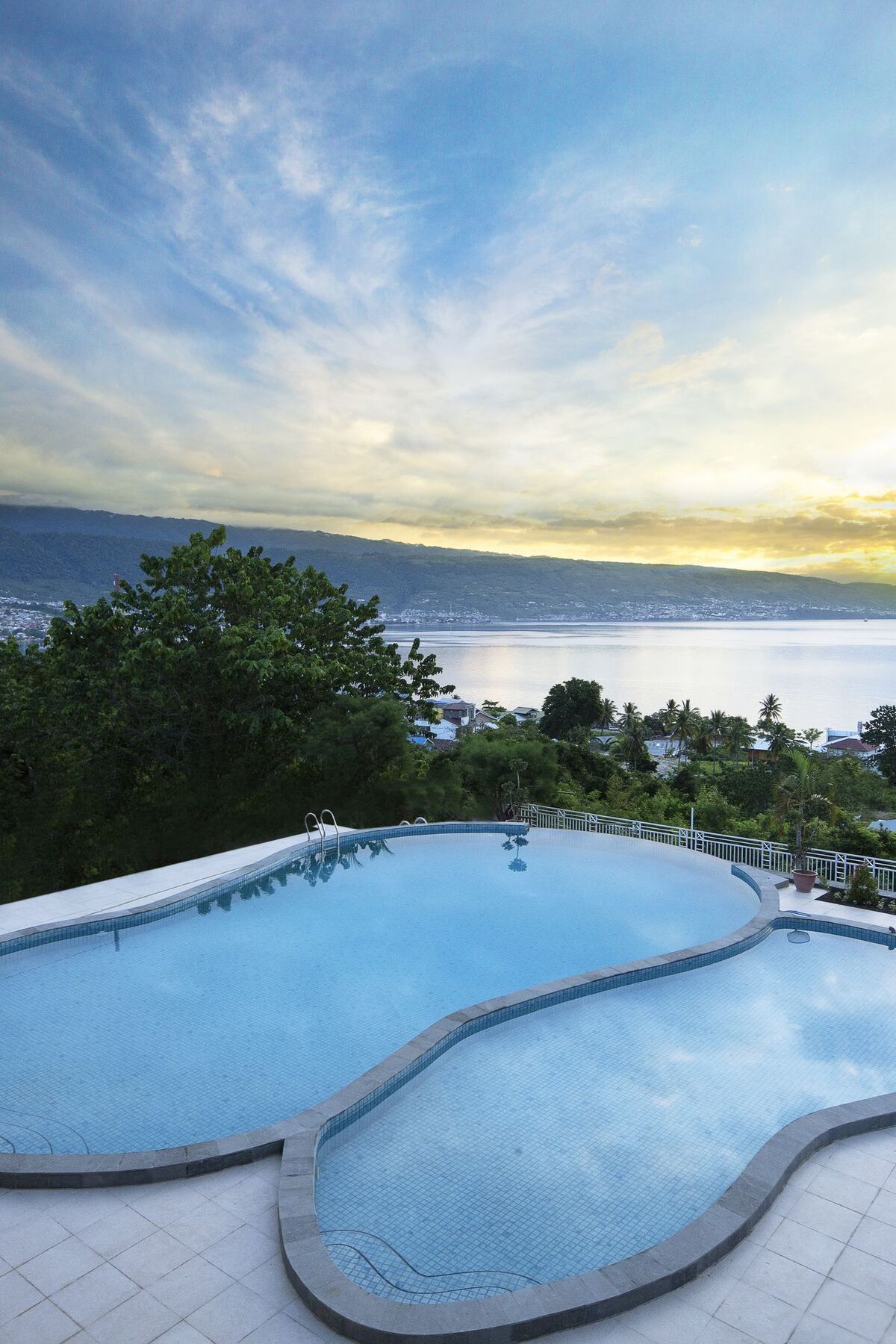 Hotel Santika Luwuk - Sulawesi Tengah Exterior photo